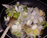 A picture of step 3 of Fried Leek and Onion.