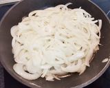 Foto del paso 3 de la receta: Coca de Cebolla caramelizada, Bacon y Papada ibérica