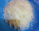 Foto langkah ke 3 dari resep Banana and Cheese Rolls.