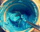 A picture of step 8 of Minion choco-orange birthday cake!.