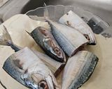 Foto langkah ke 1 dari resep Sop Ikan Kembung Segar (Tidak Amis).
