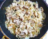 A picture of step 6 of Stir-Fried Pork and Onion with Vinegar Sauce.