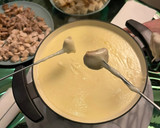 Foto del paso 4 de la receta: Fondue de quesos con cerdo y pollo a taquitos