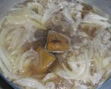A picture of step 3 of Flavorful Udon Shop Curry Udon.