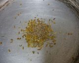 A picture of step 3 of Dates tomato chutney.