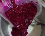 Foto langkah ke 3 dari resep Puding Susu Lapis Buah Naga.