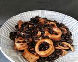Foto del paso 11 de la receta: Alubias negras con calamares