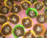 Foto langkah ke 5 dari resep Kue Kering Bola-Bola Coklat No Mixer No Oven.