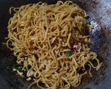 Foto langkah ke 5 dari resep Mie Goreng Terasi.