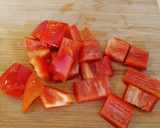 Foto del paso 2 de la receta: Pavo con pimientos en salsa de soja