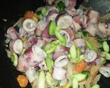 Foto langkah ke 2 dari resep Tumis Cumi Saos Tiram.