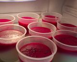 Foto langkah ke 4 dari resep Puding Susu Lapis Buah Naga.