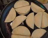 Foto del paso 2 de la receta: Taquitos dorados de requesón