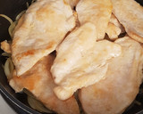 Foto del paso 4 de la receta: Pechugas de pollo con salsa de leche