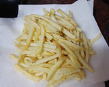 Foto del paso 8 de la receta: Rollitos de pechuga rellenos de jamón serrano, queso y espinacas con papas fritas