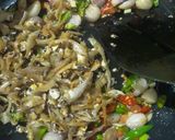 Foto langkah ke 4 dari resep Tumis Teri Bawang Merah.