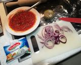 Foto del paso 3 de la receta: Pizza casera con atún y cebolla 🇮🇹