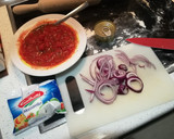 Foto del paso 3 de la receta: Pizza casera con atún y cebolla 🇮🇹