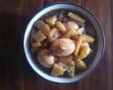 Foto langkah ke 3 dari resep Semur kentang telor sederhana.