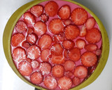 Foto del paso 8 de la receta: Tarta de yogurt griego con fresas y bizcocho de almendras