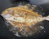 Foto langkah ke 1 dari resep Ikan Goreng Bumbu Acar Kuning.