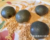 A picture of step 11 of Japanese Kusamochi (Mugwort Rice Cakes).
