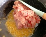 Foto langkah ke 2 dari resep Ayam Cincang Kecap (Isian Bakpao).