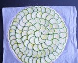 Une image de l'étape 3 de Tarte fine aux courgettes.