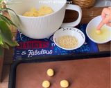 Gambar langkah 4 resipi Strawberry Thumbprint Cookies.