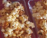 صورة لخطوة 1 من وصفة بوب كورن 🌽🌽🍿🍿 مكرمل بنه وتقرميشه 😂😂😂