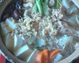 A picture of step 5 of Ginger Chicken Hot Pot.