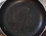 صورة لخطوة 2 من وصفة كنافة القشطة 👩🏻🎨 بالطاوه 🍳