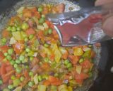 A picture of step 3 of Vegetable Maggi Noodles.