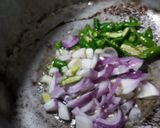 A picture of step 1 of Bindi ki sabji.