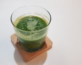 รูปขั้นตอนการทำที่ 3 ของ น้ำผักปั่น Cold pressed สูตร Detox Green Juice จากหนังสือสูตร