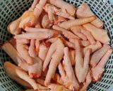 Hình bước làm 1 của món Chân gà kho nước tương