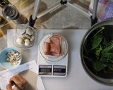 Foto del paso 3 de la receta: Ensalada de espinacas con tocino