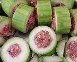 Hình bước làm 3 của món Canh Bí xanh dồn thịt nấm