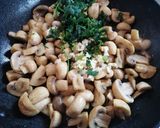 Fokhagymás gomba bulgurral recept fázis 2 fotója