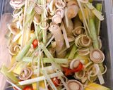 Hình bước làm 2 của món Chân gà ngâm mắm xoài