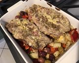 Une image de l'étape 10 de Côtes de porc à la moutarde,herbes de Provence,oignon, poivron rouge et olives marinées.