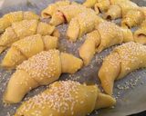 Virslis-szezámos kifli recept fázis 4 fotója