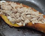 Foto del paso 4 de la receta: Plátano maduro relleno de pollo, chicharrón de cerdo y salsa verde🥯🍖🥑🌮🌯🍗