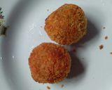 Foto langkah ke 5 dari resep Bola-Bola Nasi Ayam Keju (MPASI 1 tahun lebih).