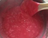 Foto langkah ke 2 dari resep Bubur sumsum rasa strawberry.