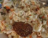 Foto del paso 3 de la receta Timbal de salmón con ensaladilla de surimi y mostaza al vino