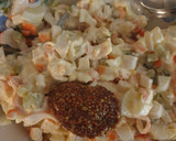 Foto del paso 3 de la receta: Timbal de salmón con ensaladilla de surimi y mostaza al vino