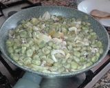 Foto del paso 4 de la receta Habas con calamares encebollados