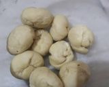 A picture of step 3 of Moong dal ki khasta kachori.