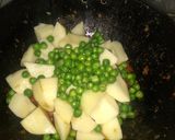 A picture of step 3 of Aloo Matar.